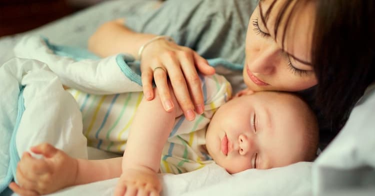 Is It Healthy For Babies To Sleep In Your Bed? Bed Sharing with Baby: Risks and Benefits