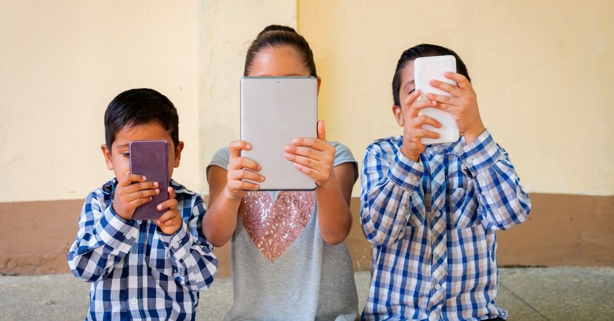 From Bookworms To Tech-Worms : Negative effects of Modern Gadgets
