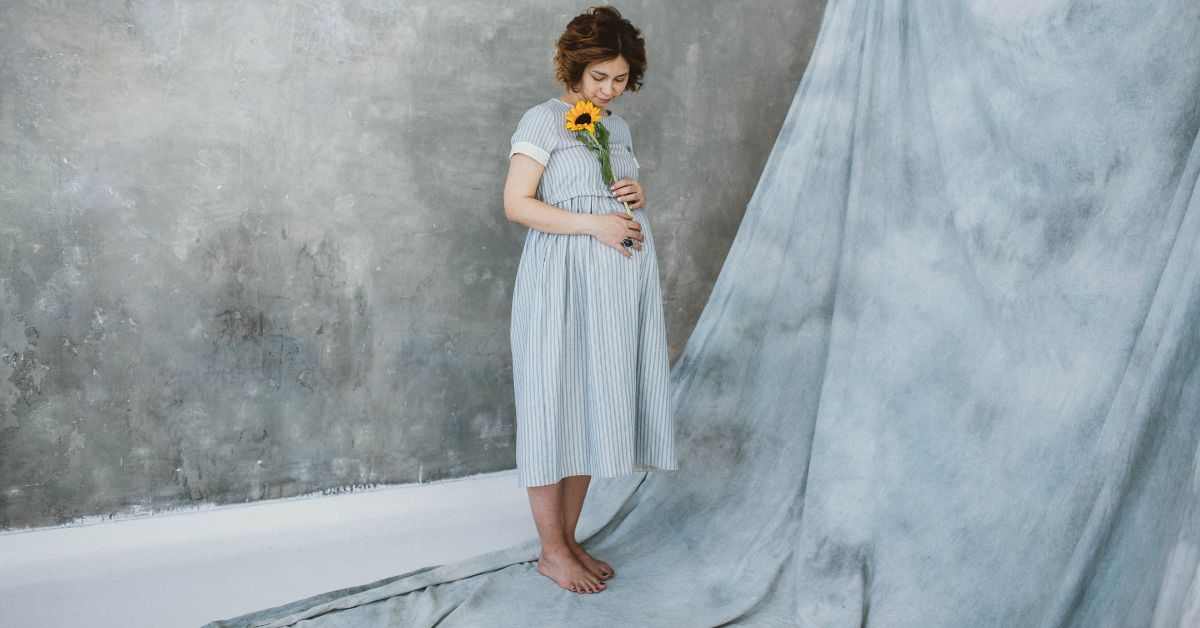 Maternity Photoshoot Dress Guide: Everything You Need To Know 